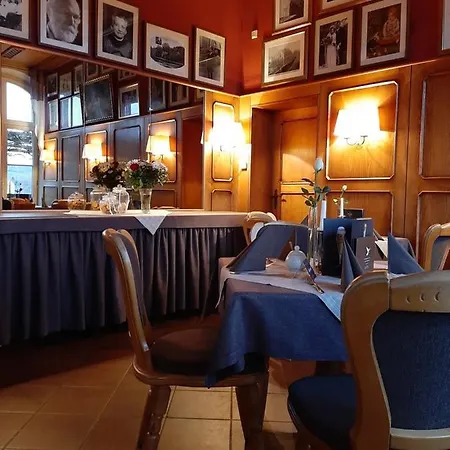 Restaurant & Zur Falkenhoehe