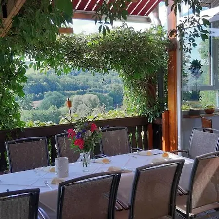 Restaurant & Zur Falkenhoehe 3*