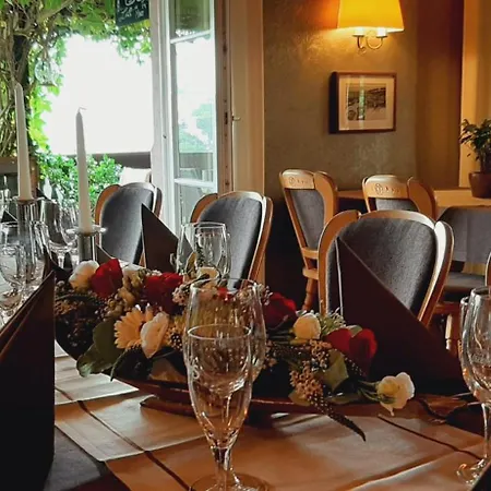 Restaurant & Zur Falkenhoehe Maison d'hôtes 3*