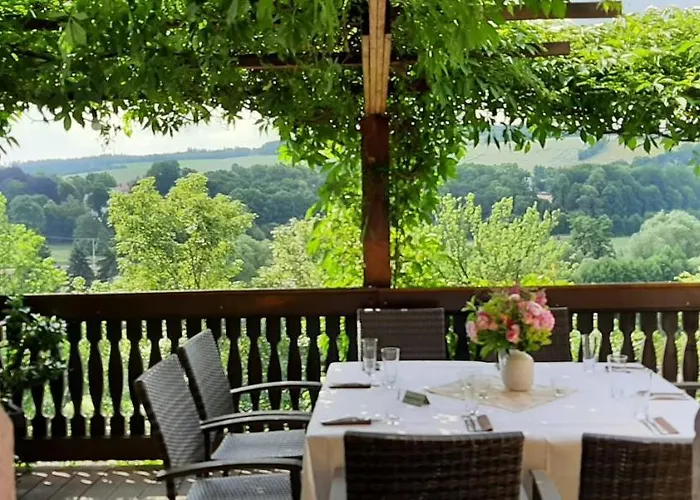 بيت ضيافة Restaurant & Zur Falkenhoehe