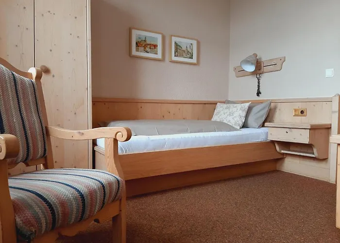 Restaurant & Zur Falkenhoehe 3*